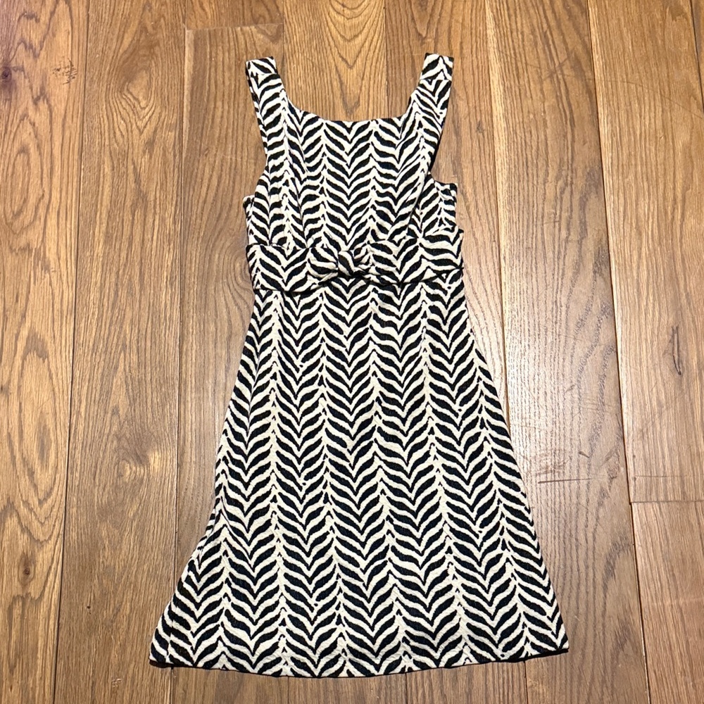 Chic Black and White Chevron Midi Dress Diane Von Furstenberg